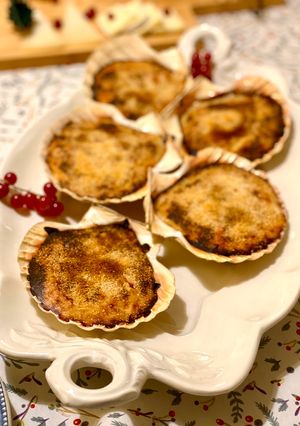 Una foto de Vieiras rellenas gratinadas con bechamel al horno