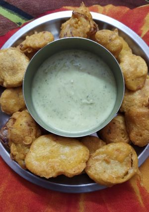 आलू प्याज़ गोभी पकोड़े (aloo pyaz gobhi pakode recipe in Hindi) रेसिपी मुख्य फोटो