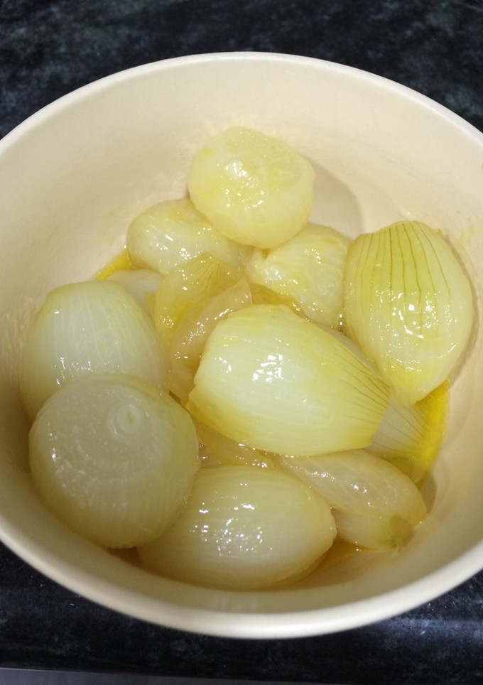 Una foto de Cebollitas al vino blanco
