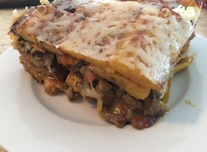 Una foto de Pastelón o lasagna de plátanos maduros estilo Puerto Rico