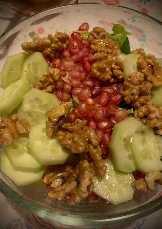 Una foto de Ensalada con granada y nueces