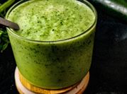 Une photo de velouté de courgette