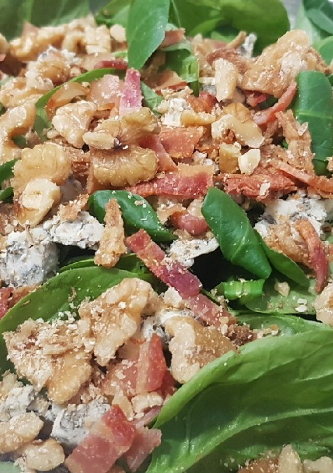 Una foto de Ensalada 'malvada' con bacon crujiente