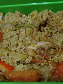 Una foto de Quinoa con verdura y curry