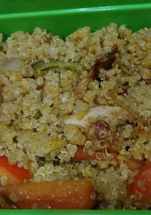 Una foto de Quinoa con verdura y curry
