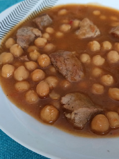 Una foto de Garbanzos con solomillo de cerdo
