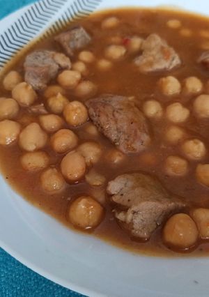 Una foto de Garbanzos con solomillo de cerdo