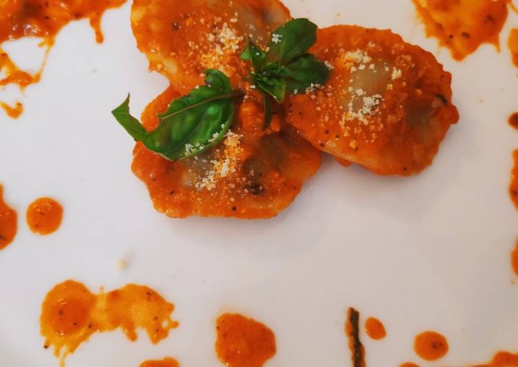 Easiest Way to Make Quick Sundried tomato &amp; Pesto Ravioli