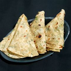A picture of Methi chapati.
