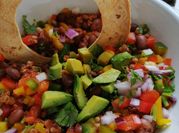 Una foto de ensalada con pimentón