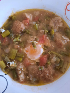 Una foto de Sopa de tomate y espárragos