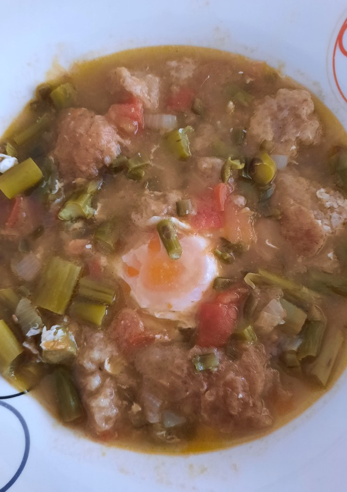 Una foto de Sopa de tomate y espárragos