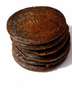 चॉकलेट पैनकेक (chocolate pancake recipe in hindi) रेसिपी मुख्य फोटो