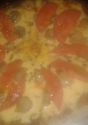 Una foto de Pizza casera de 8 porciones.🍕