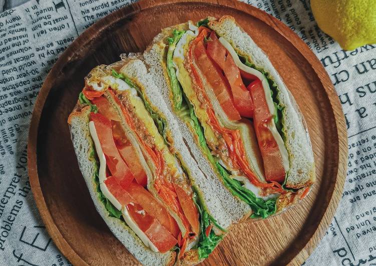 Wanpaku Sandwich - Egg & Chilli Tuna