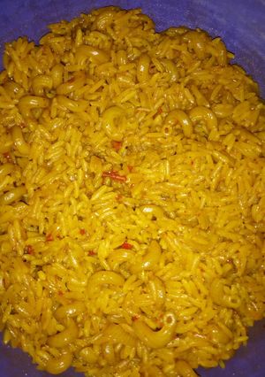 Jallop din shinkafa da macaroni ainihin hoton girkin