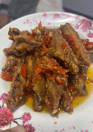รูปของ ปีกไก่ทอดกรอบผัดพริก