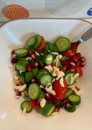 નટી સલાડ (Nutty Salad Recipe In Gujarati) રેસીપી મુખ્ય ફોટો