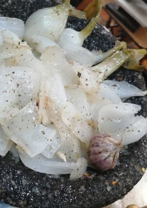 Una foto de Cebolla al mantequilla con ajo