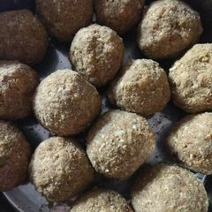 A picture of Jowar atta ladoo.