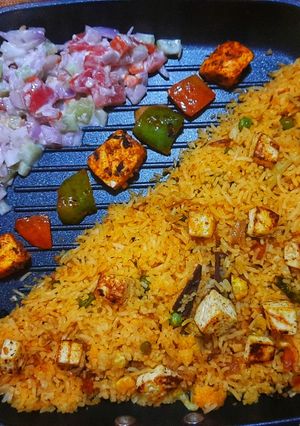 व्हेज पनीर पुलाव (veg paneer pulav recipe in marathi) रेसिपी चे मुख्य फोटो 