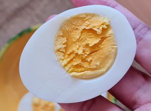 Una foto de Huevos duros o huevos cocidos 🥚🐔🐣🐤🐥🐣🐤🐥 ¡Sí! Cómo hacer un huevo duro 🙂 ¡nadie nace sabiendo! 🐣🐔🐤🐥🐤🐣🐔