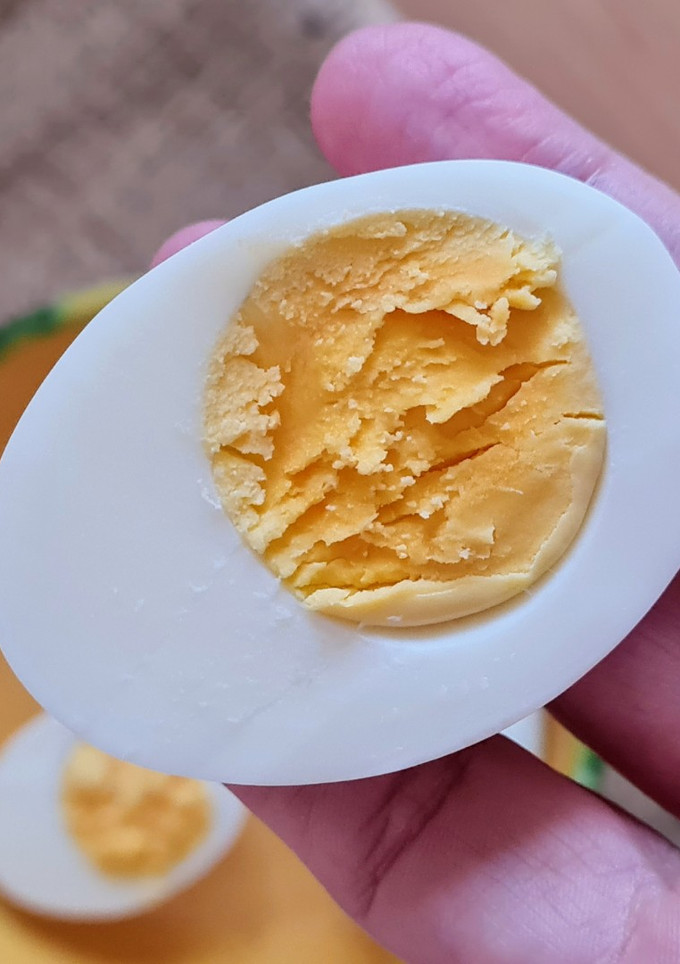 Una foto de Huevos duros o huevos cocidos 🥚🐔🐣🐤🐥🐣🐤🐥 ¡Sí! Cómo hacer un huevo duro 🙂 ¡nadie nace sabiendo! 🐣🐔🐤🐥🐤🐣🐔