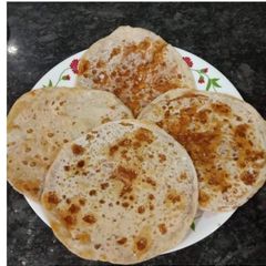 A picture of Jaggery roti.(Gul poli).