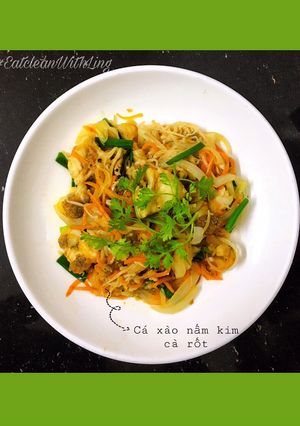 Hình của món Cá xào nấm kim cà rốt.
