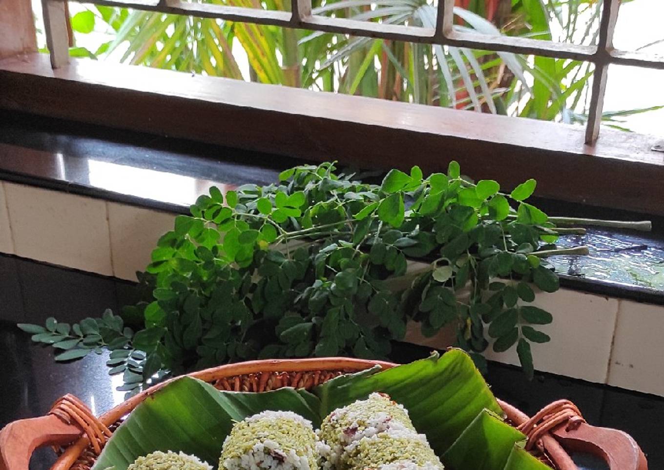Steamed drumstick leaves cake