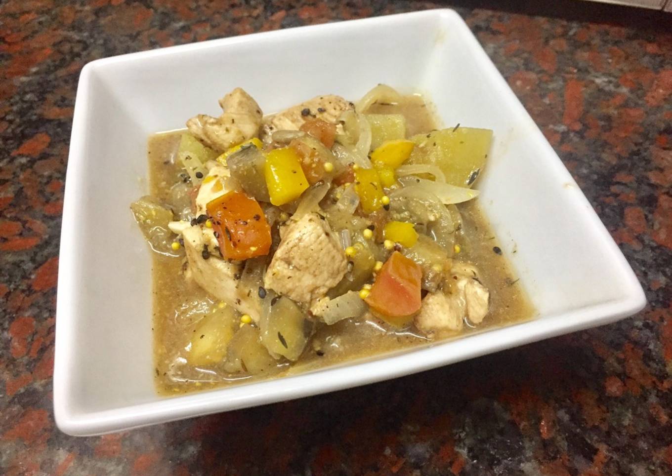 Pollo y batata en salsa de mostaza y tomate