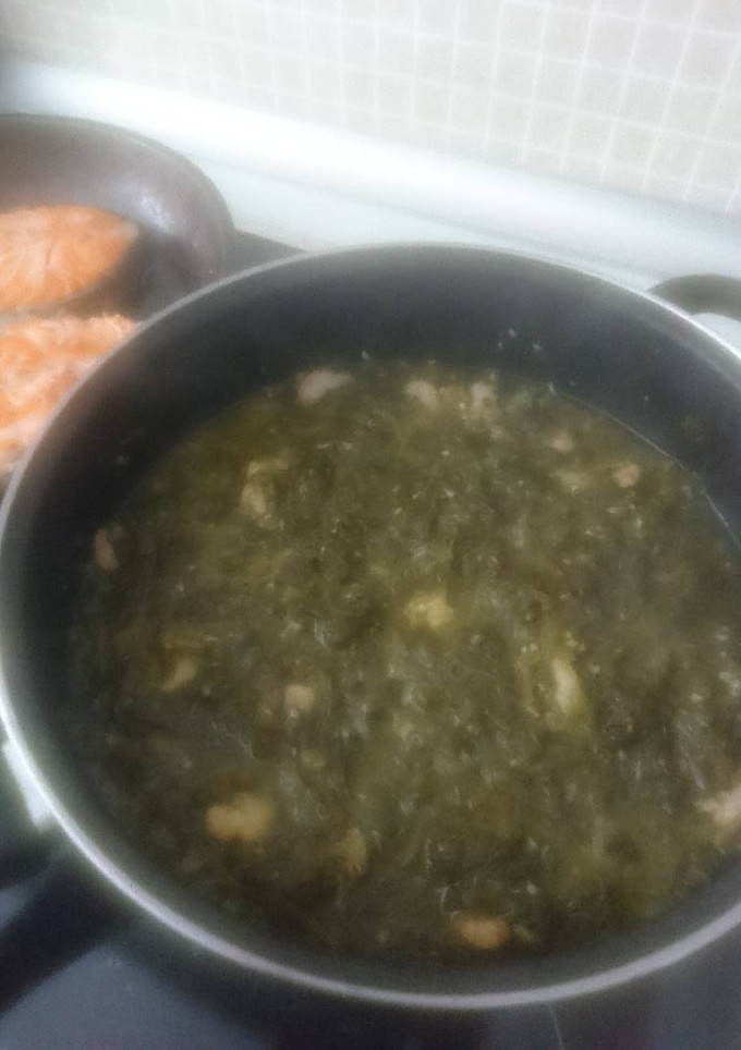 Una foto de Espinacas/acelgas rehogadas con gambas (menú saludable 1)