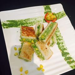 A picture of Chilli milli tawa toast.