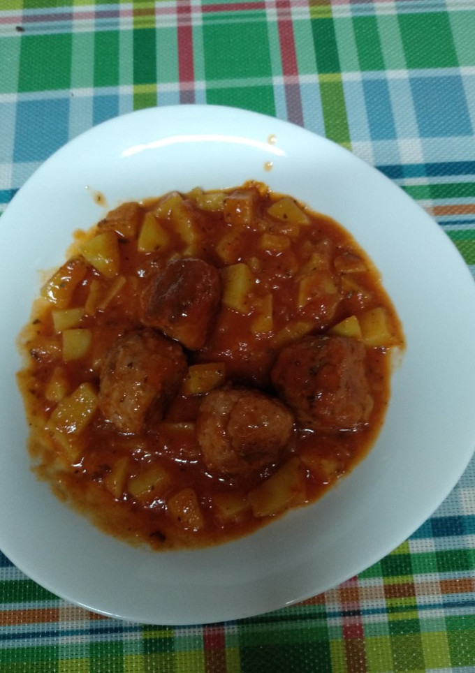 Una foto de Albóndigas con tomate