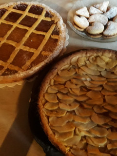 Una foto de Pastafrola de batata, mixta, tarta de manzana