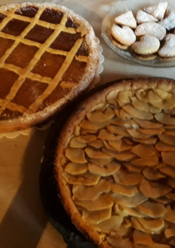 Una foto de Pastafrola de batata, mixta, tarta de manzana
