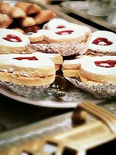 صورة لوصفة حلوى بالسكر الناعم والمربى ❤