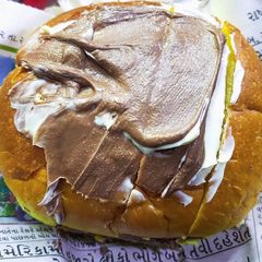 A picture of Chocolate Maska Bun.
