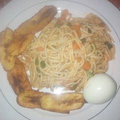 A picture of Fried plantain with spagetti and egg.