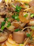 Đuôi heo hầm kim chi hành tây
