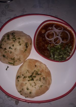 A picture of Chole Bhature.