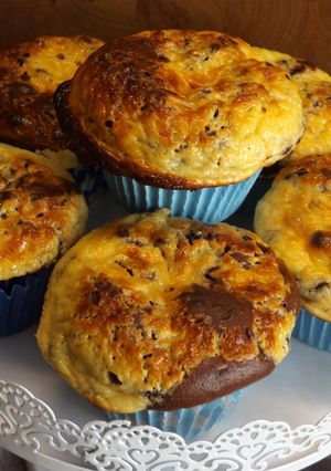 Foto principal de Muffins de chocolate con crema de queso y chips de chocolate