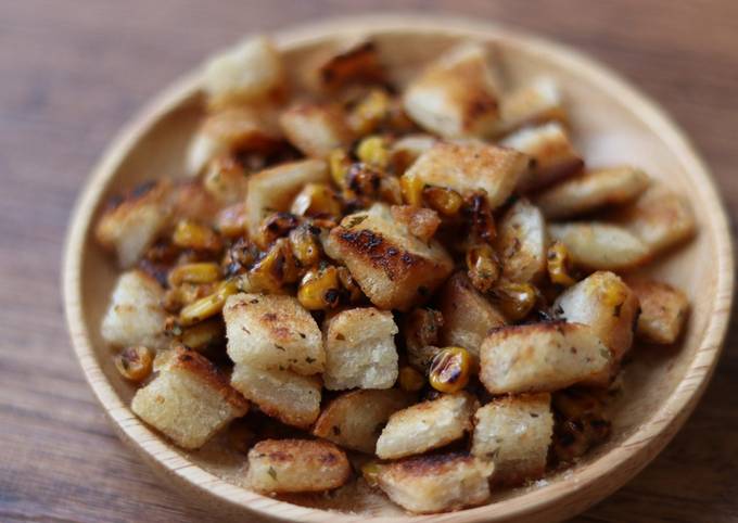 Homemade croutons and sweet corn toppings 🌽