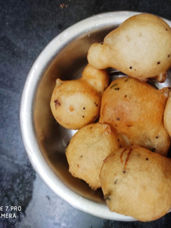 பொரித்து கொட்டிய பணியாரம் செய்முறை முக்கிய புகைப்படம்