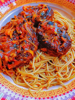 Jollof na taliya da kifi tarwada ainihin hoton girkin