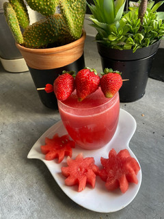 صورة لوصفة عصير الدلاع و الفراولة 🍉🍓