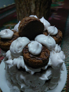 Una foto de Mini Cake de Cocoa par minutos vestido de buttercream