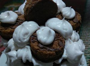 Una foto de Mini Cake de Cocoa par minutos vestido de buttercream
