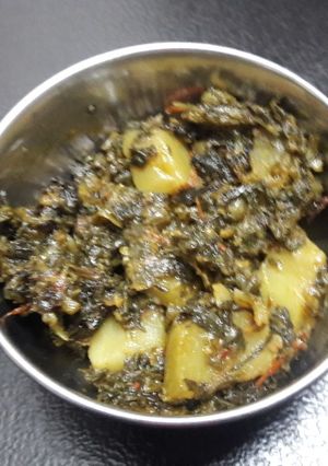 A picture of Aloo palak sabji.