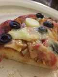 Pizza vegana con veganceta, palmitos y olivas